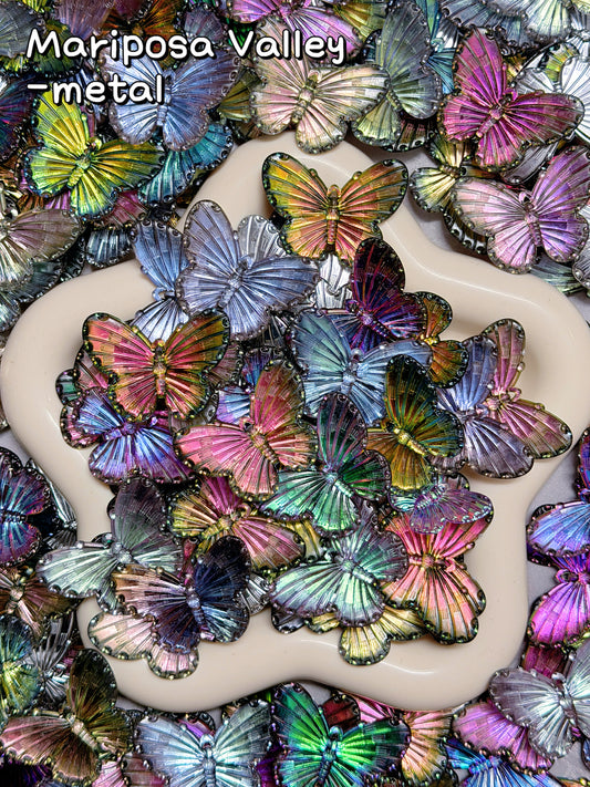 【Mariposa Valley】Drilled crescent acrylics butterfly charms